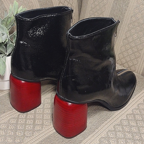 Linea Azzurra Vera Pella Parent Leather Zip Up Ankle Bootie - Picture 12 of 16